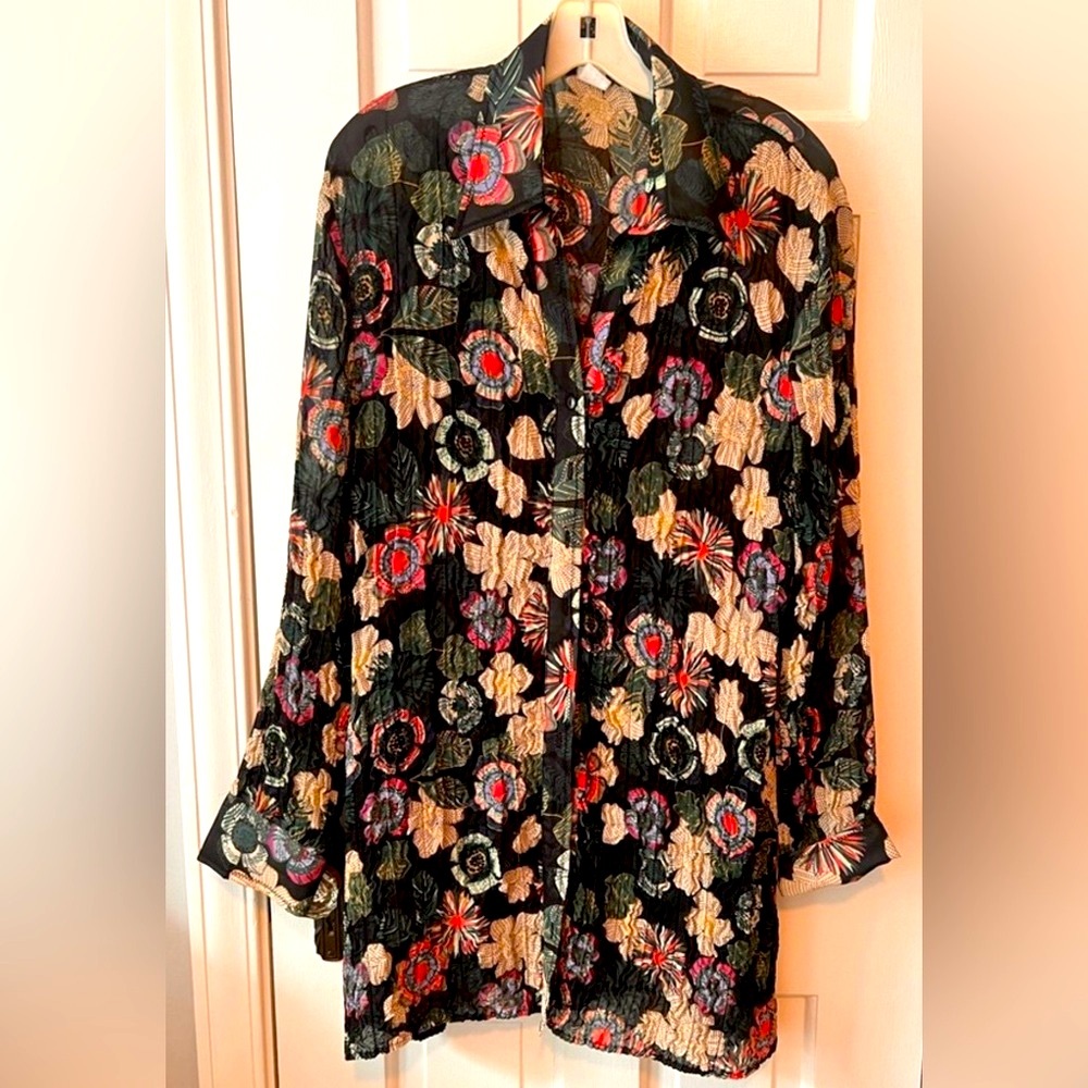 🌷UbU lovely garden print tunic.